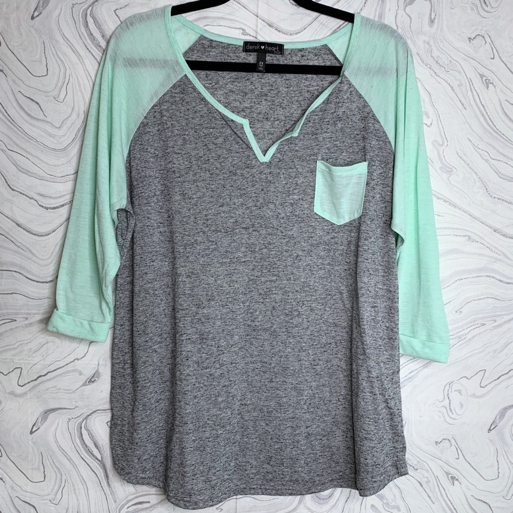 NWOT Derek Heart Plus Raglan 2XL